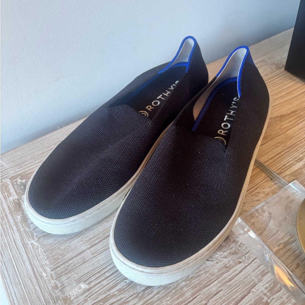 Ladies~ Designer Black Slip-On with Blue trim Shoes. Size:8
